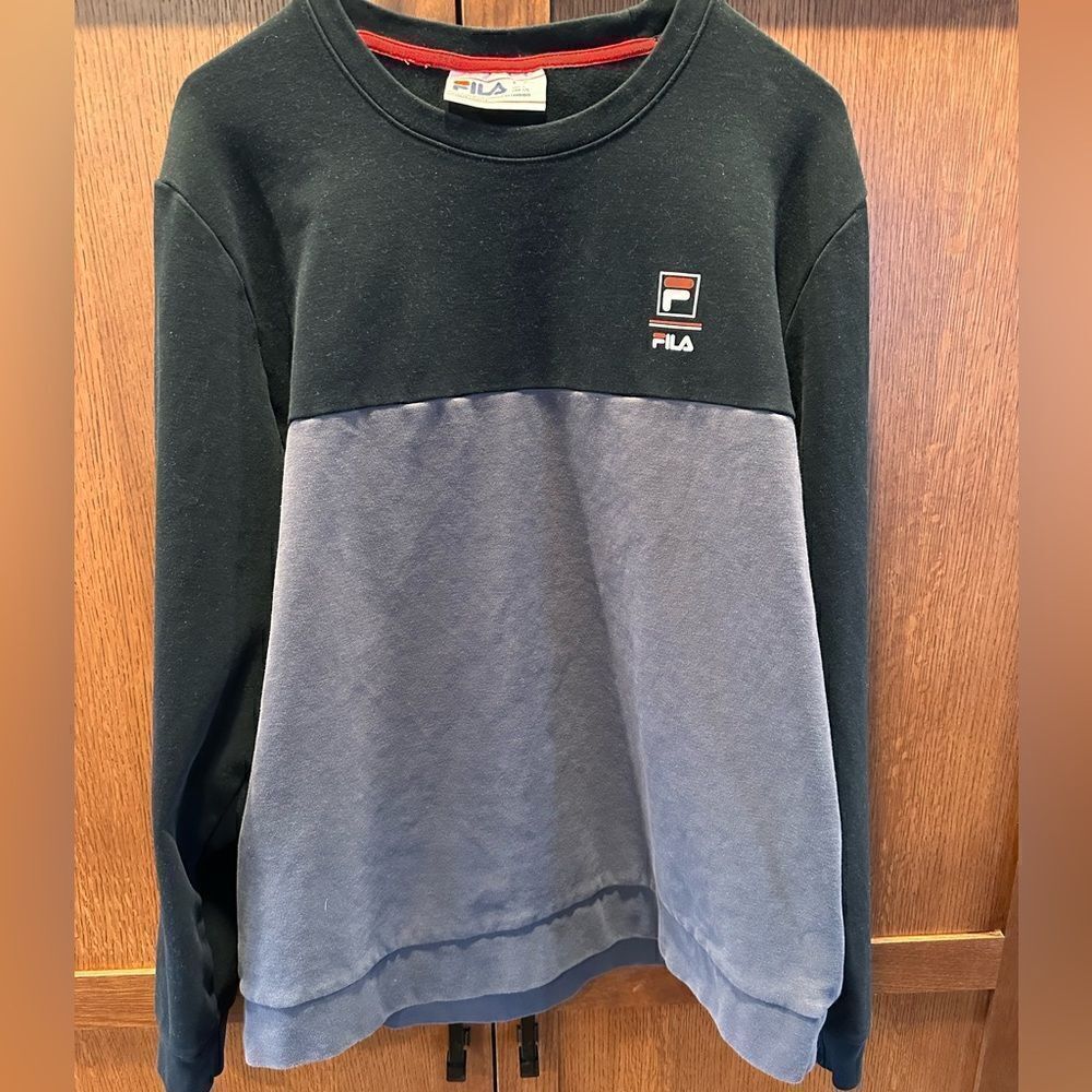 Fila Long Sleeve Sweatshirt. Size Large. Black and Gray.